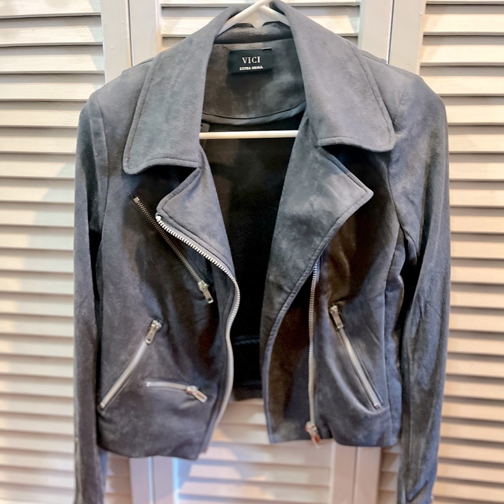 VICI grey suede cropped moto jacket. NEVER BEEN WORN! Size XS - Picture 3 of 5